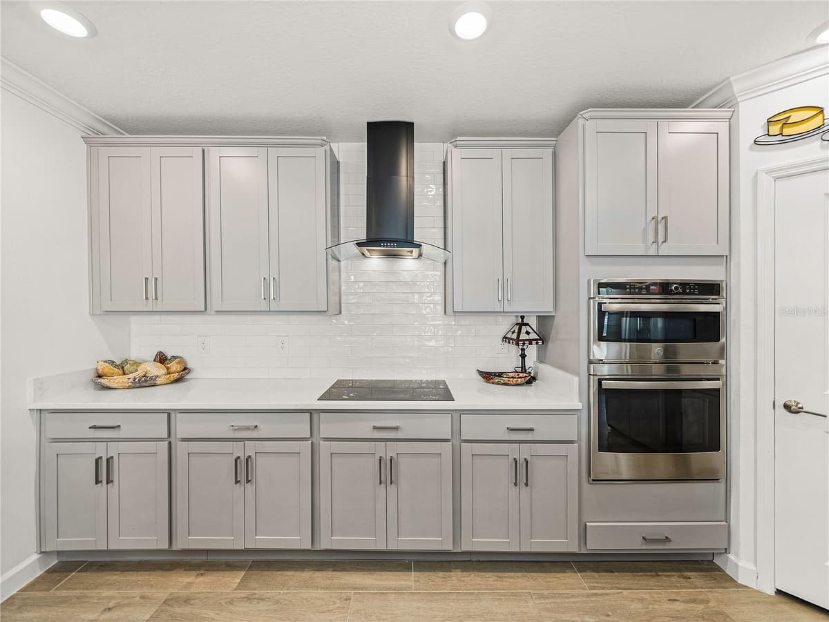 17319 HOLLY WELL AVENUE — photo 8 of 23