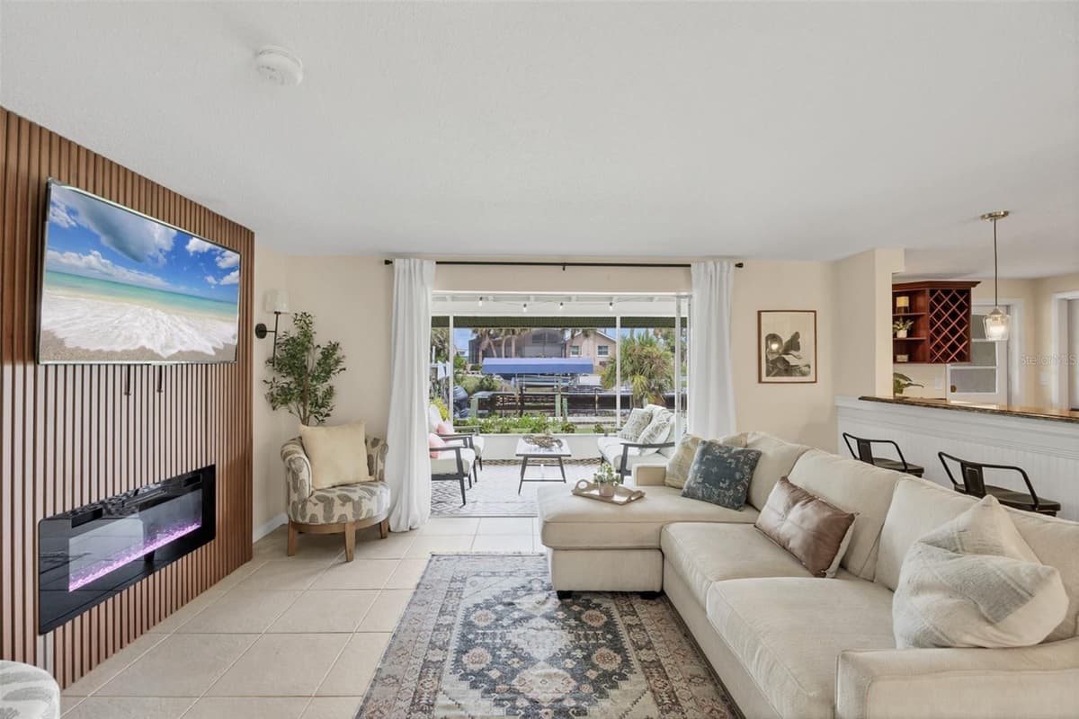 4696 POMPANO STREET — photo 7 of 21