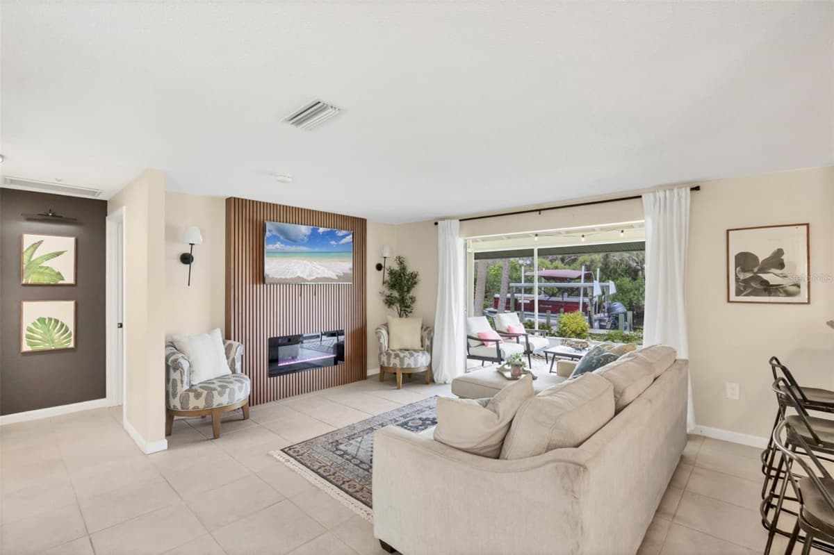 4696 POMPANO STREET — photo 6 of 21