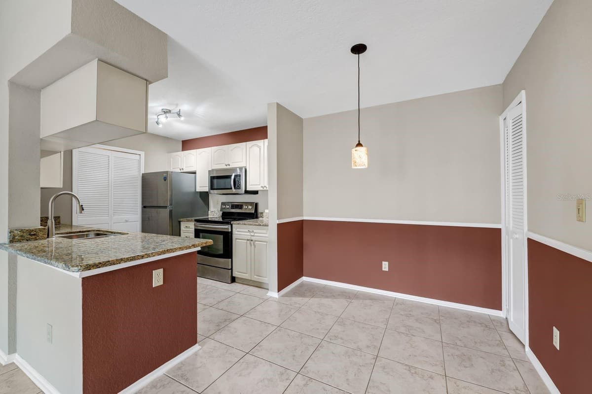 2550 ALAFAYA TRAIL — photo 9 of 25