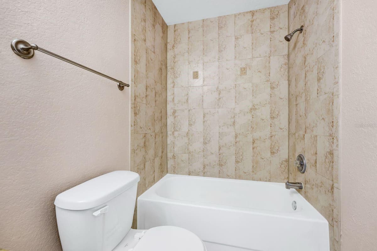 2550 ALAFAYA TRAIL — photo 17 of 25