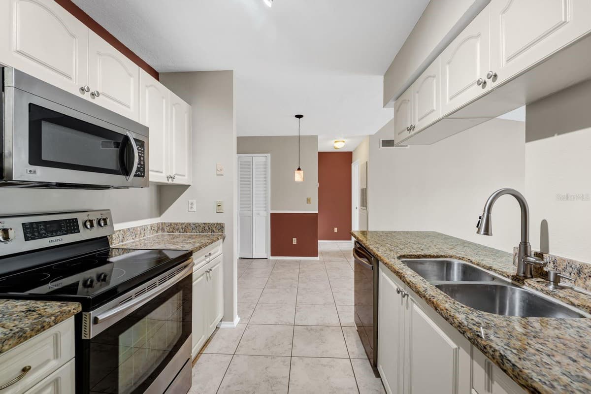 2550 ALAFAYA TRAIL — photo 11 of 25