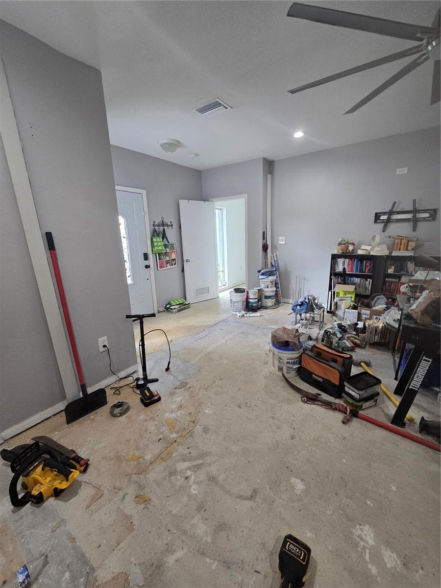 908 GRAND CENTRAL STREET — photo 2 of 37