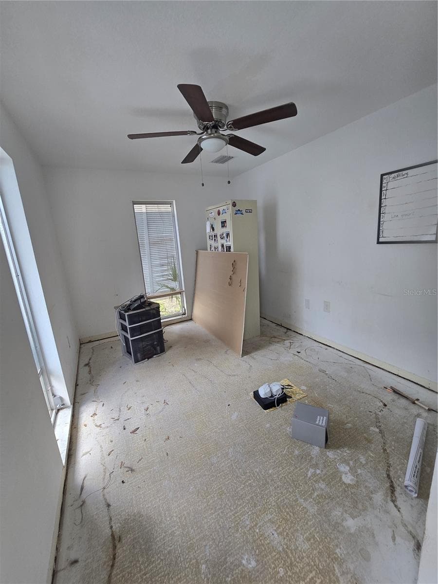 908 GRAND CENTRAL STREET — photo 3 of 37
