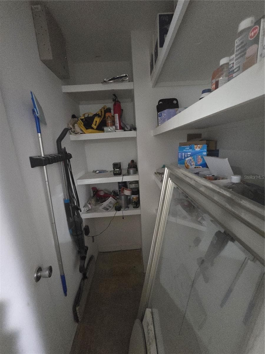 908 GRAND CENTRAL STREET — photo 21 of 37