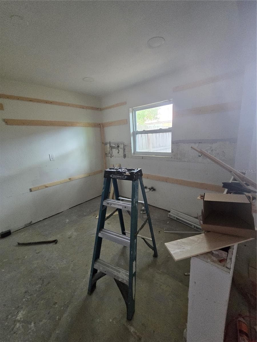 908 GRAND CENTRAL STREET — photo 12 of 37