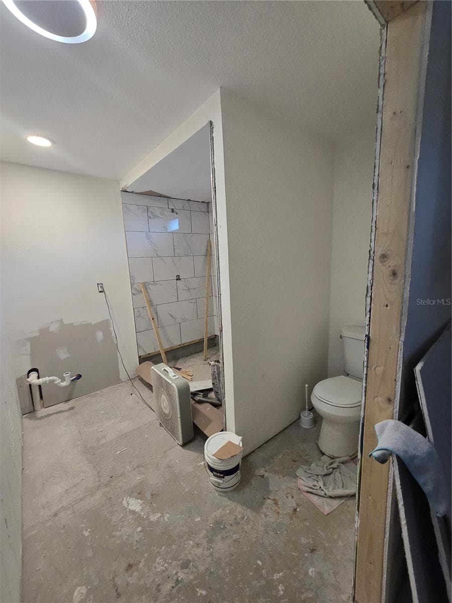 908 GRAND CENTRAL STREET — photo 8 of 37