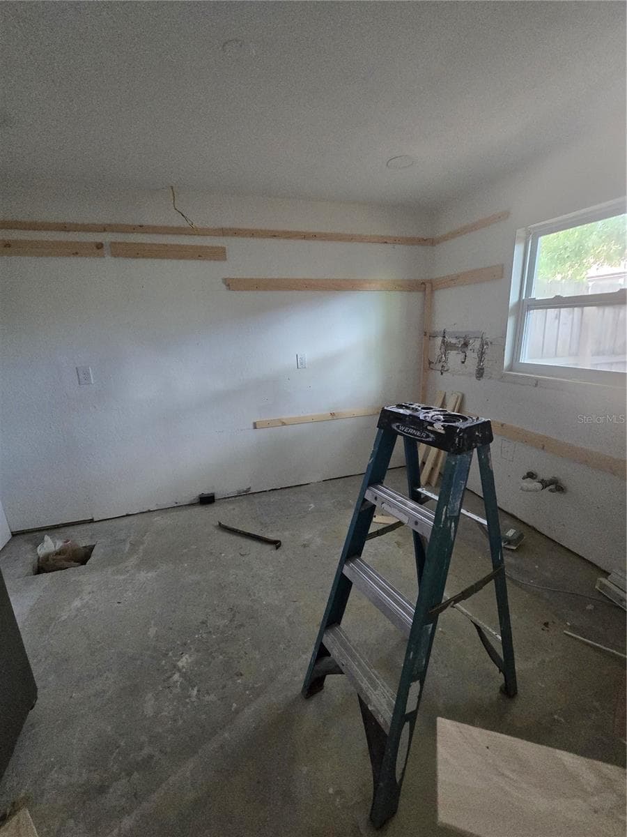 908 GRAND CENTRAL STREET — photo 13 of 37