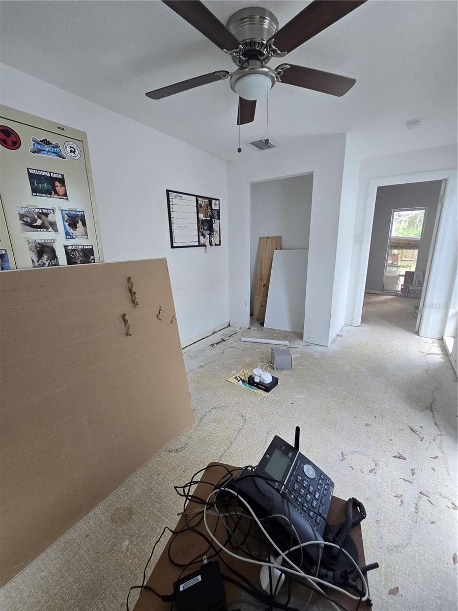908 GRAND CENTRAL STREET — photo 4 of 37
