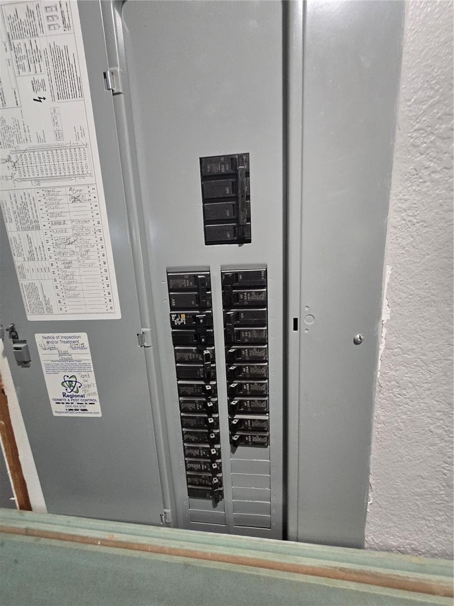 908 GRAND CENTRAL STREET — photo 20 of 37