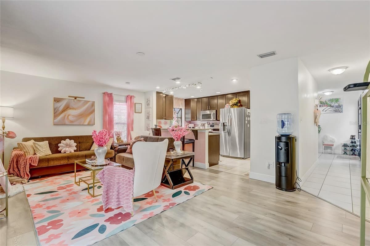 8691 CONTOURA DRIVE — photo 7 of 28