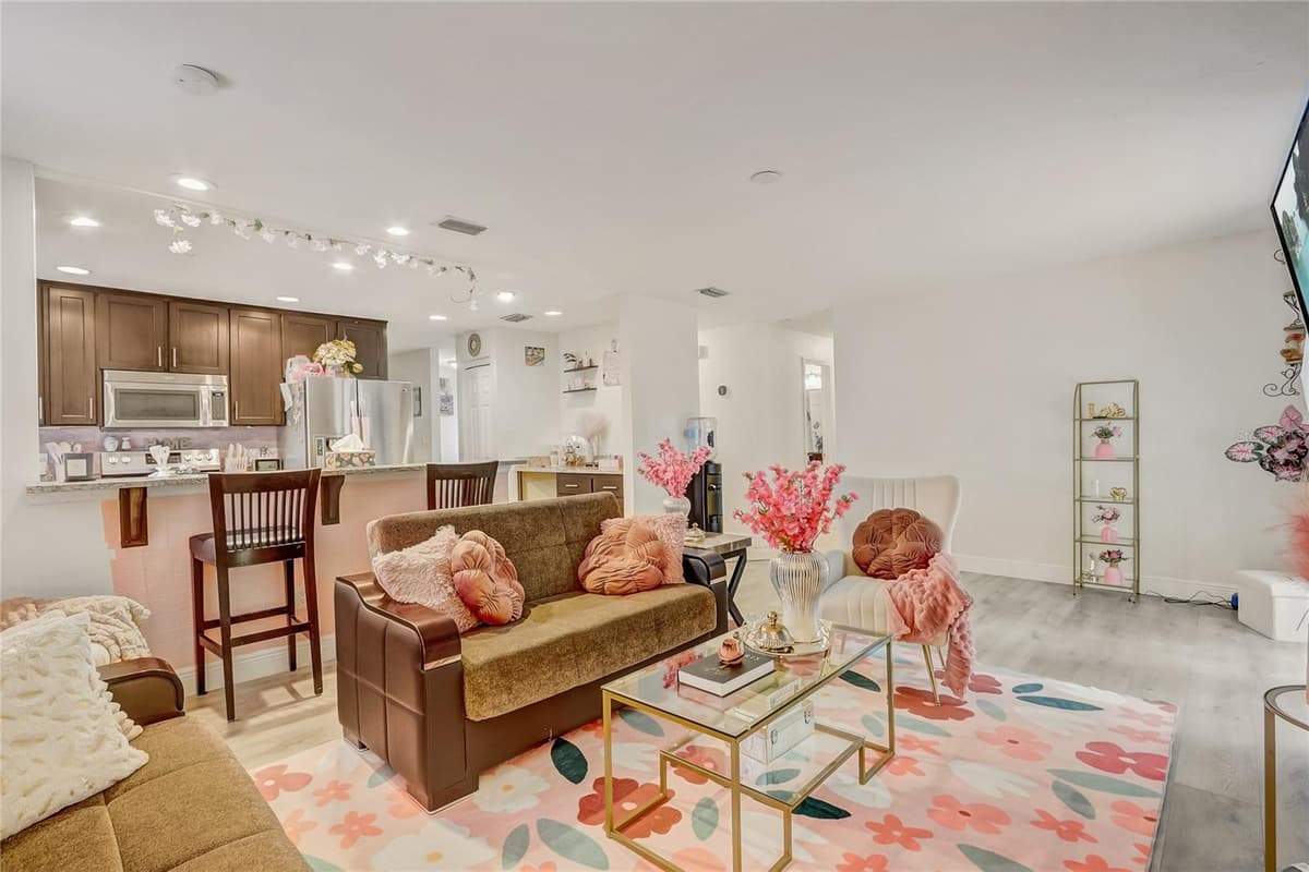 8691 CONTOURA DRIVE — photo 8 of 28