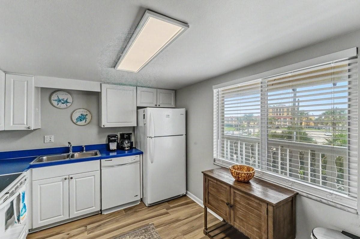 3663 ATLANTIC AVENUE — photo 10 of 31