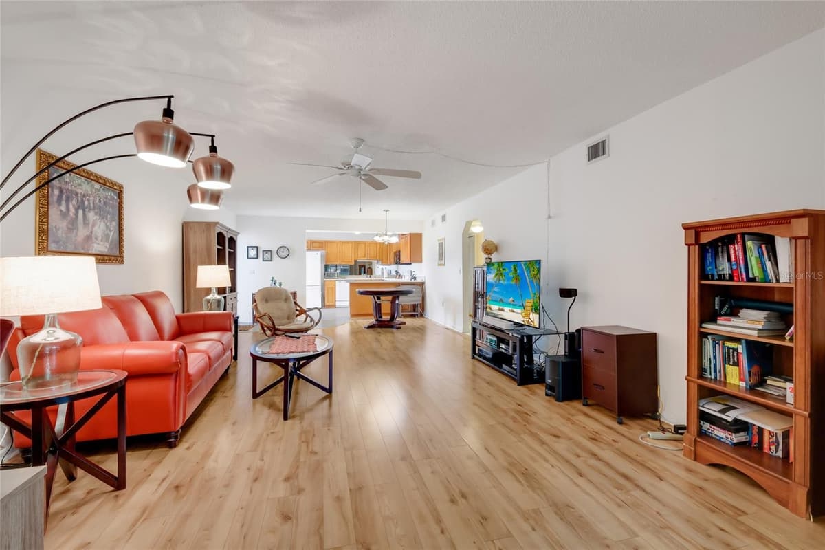 5400 34TH STREET — photo 8 of 32