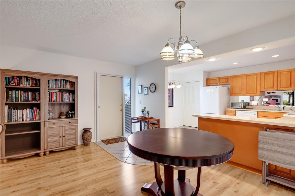 5400 34TH STREET — photo 4 of 32