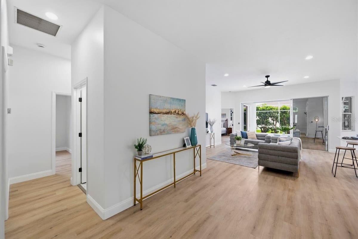 6011 CHAPARRAL AVENUE — photo 3 of 38