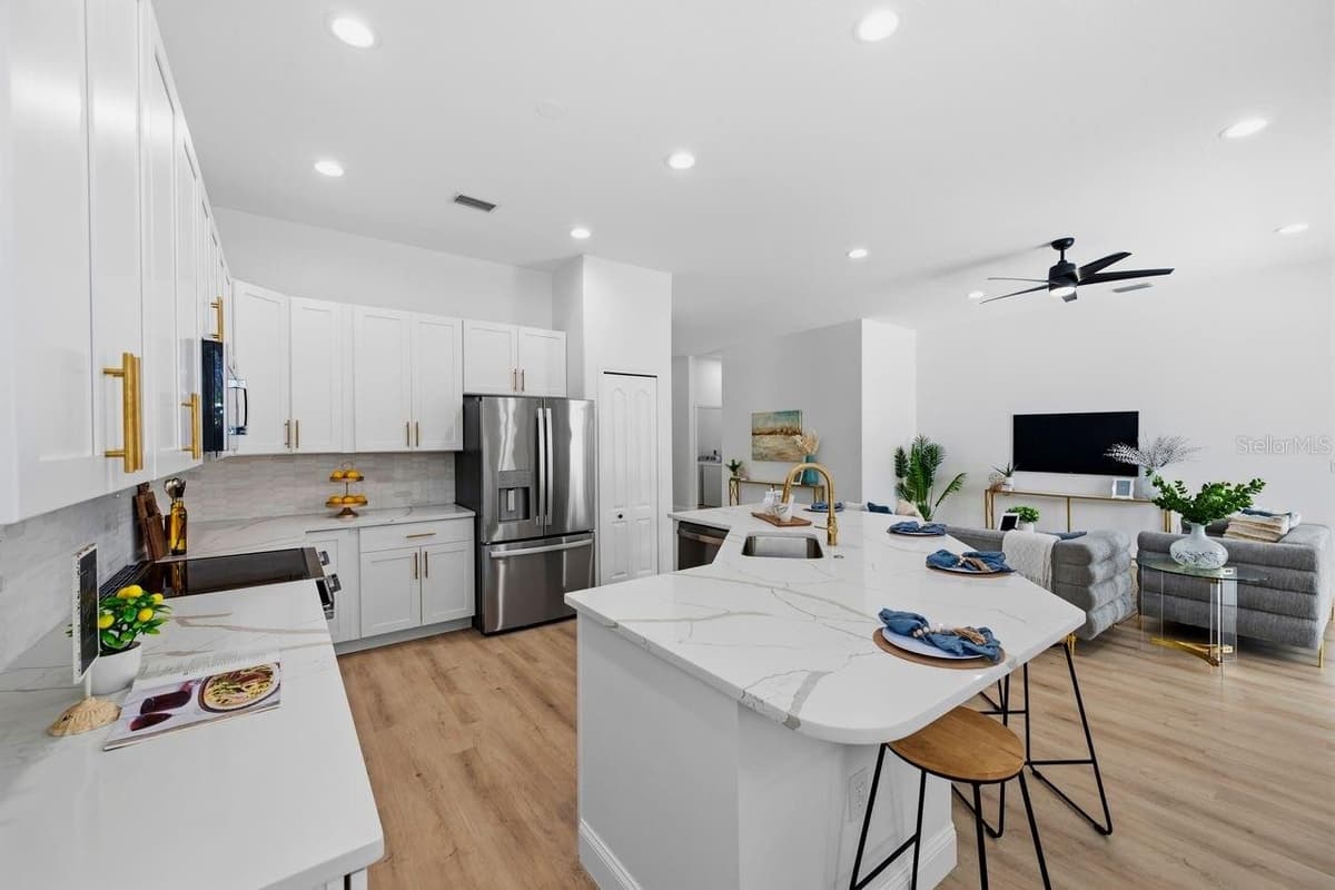 6011 CHAPARRAL AVENUE — photo 11 of 38