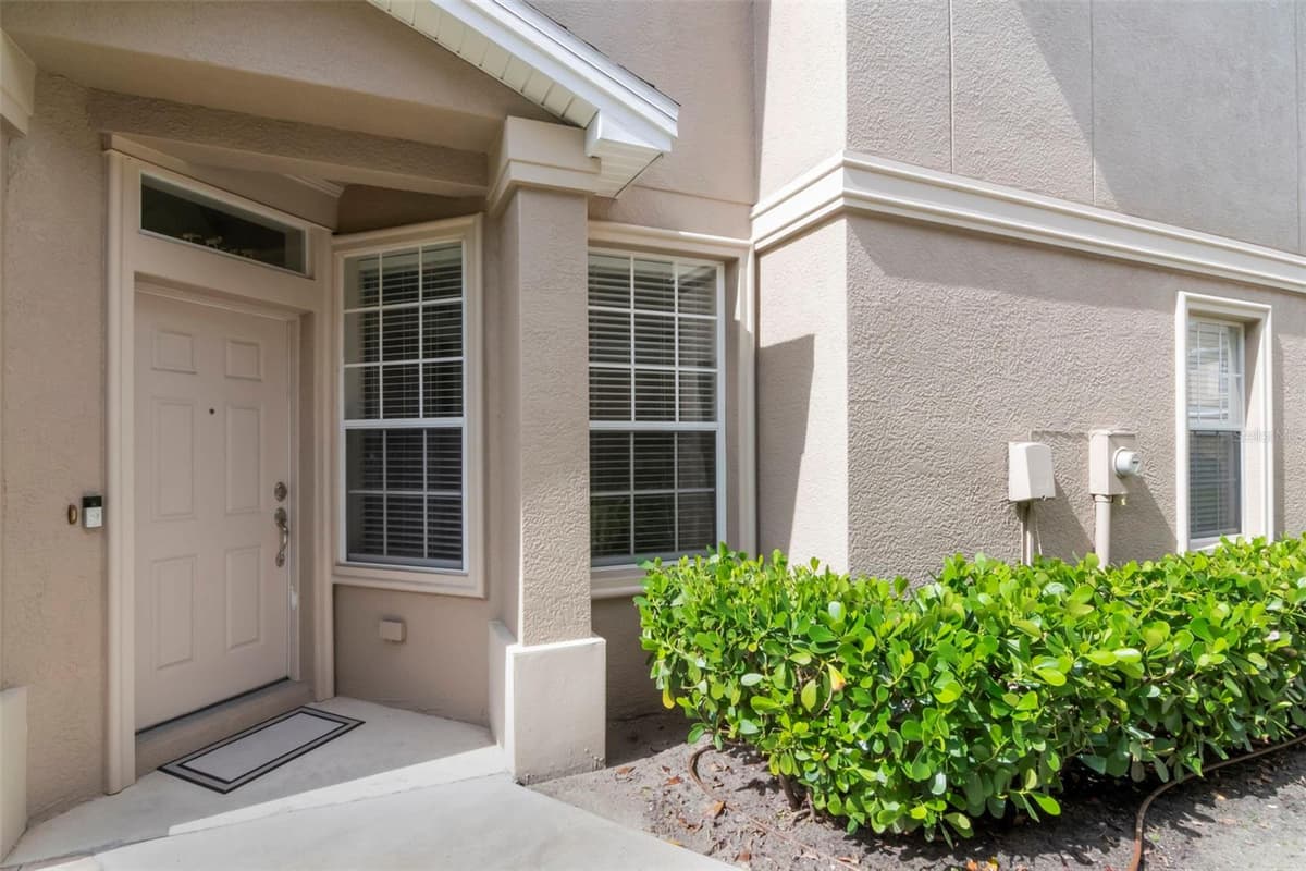 4111 BISMARCK PALM DRIVE — photo 2 of 34