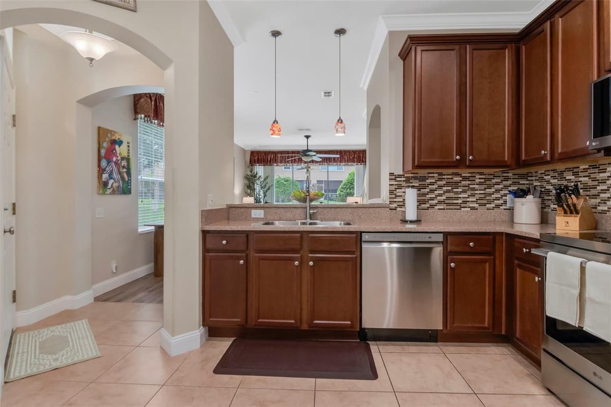 4111 BISMARCK PALM DRIVE — photo 10 of 34