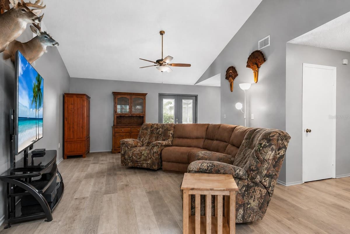 440 MONDRA COURT — photo 6 of 22