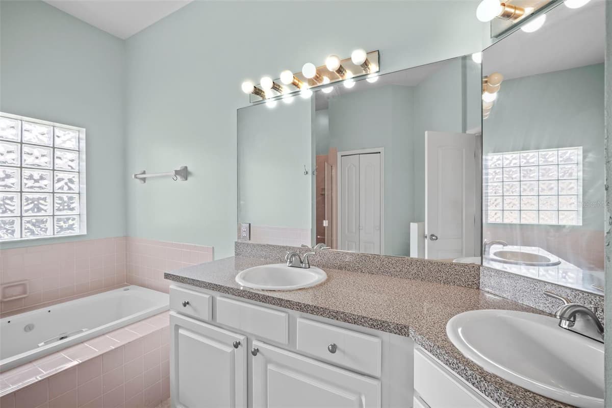 1724 BARKER STREET — photo 18 of 36