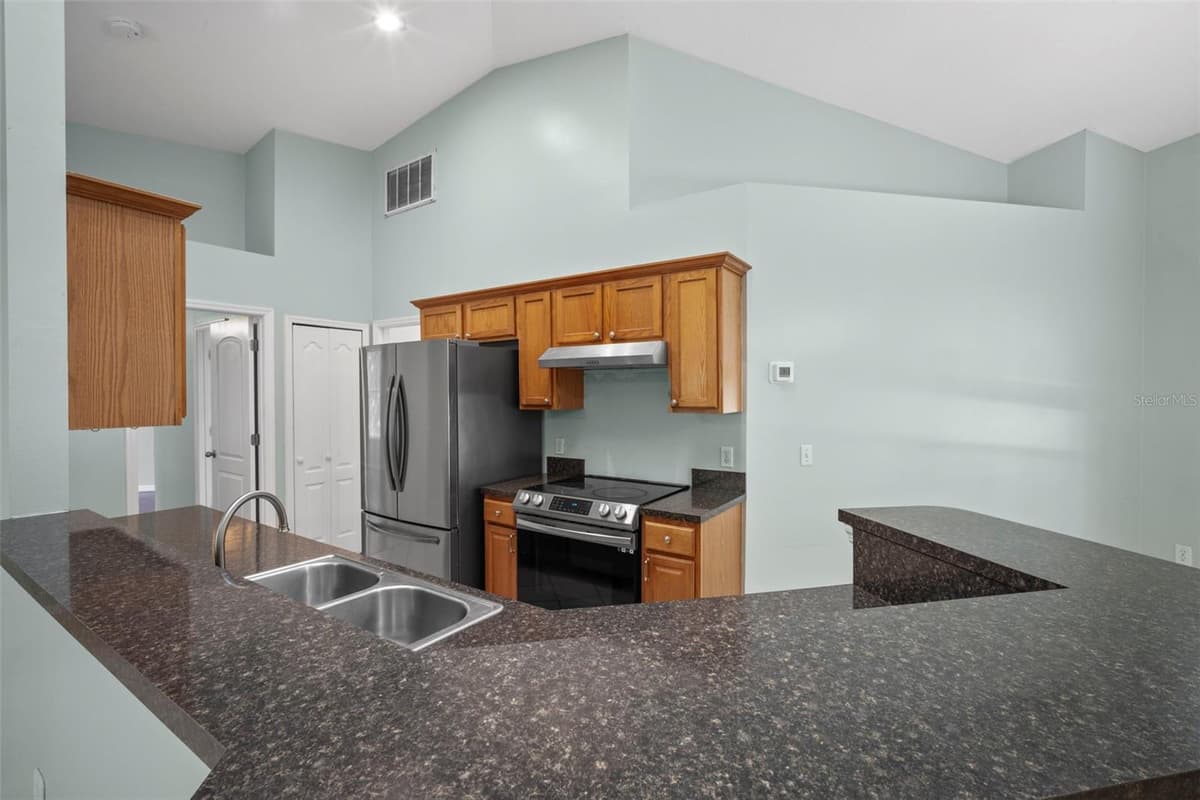 1724 BARKER STREET — photo 6 of 36