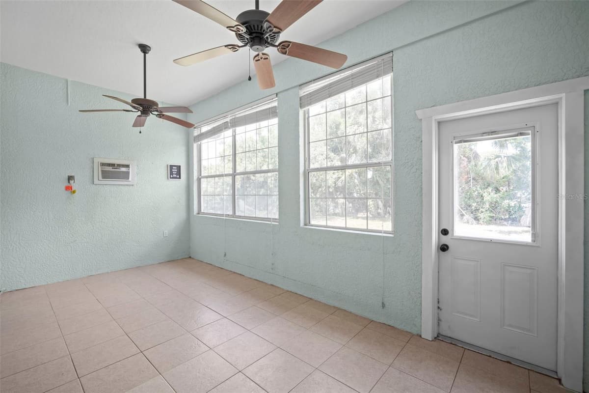 1724 BARKER STREET — photo 31 of 36
