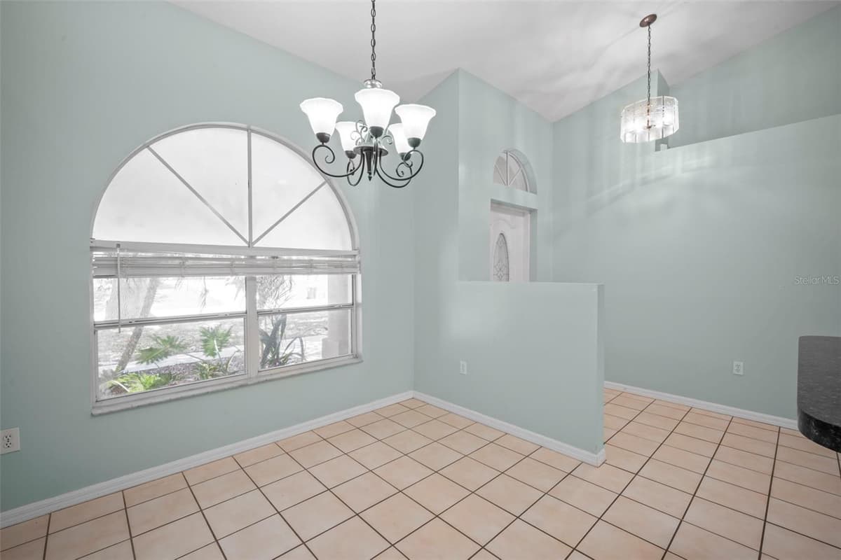 1724 BARKER STREET — photo 4 of 36