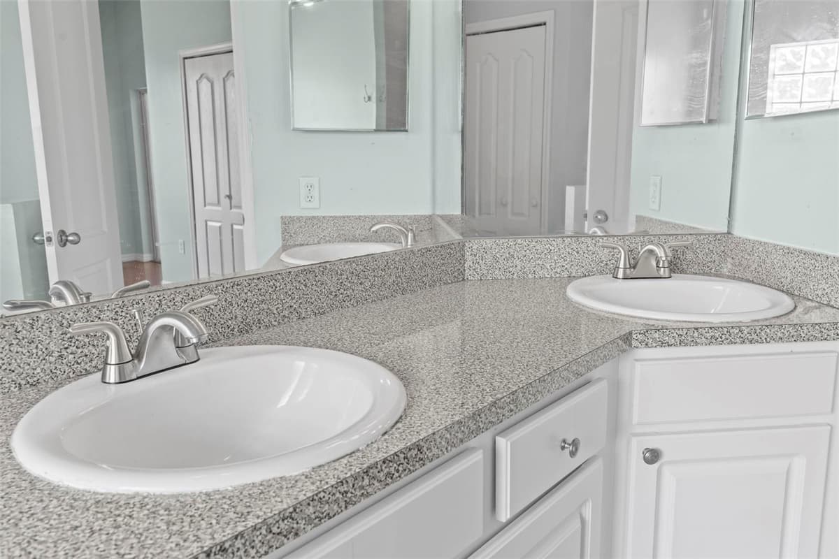1724 BARKER STREET — photo 21 of 36