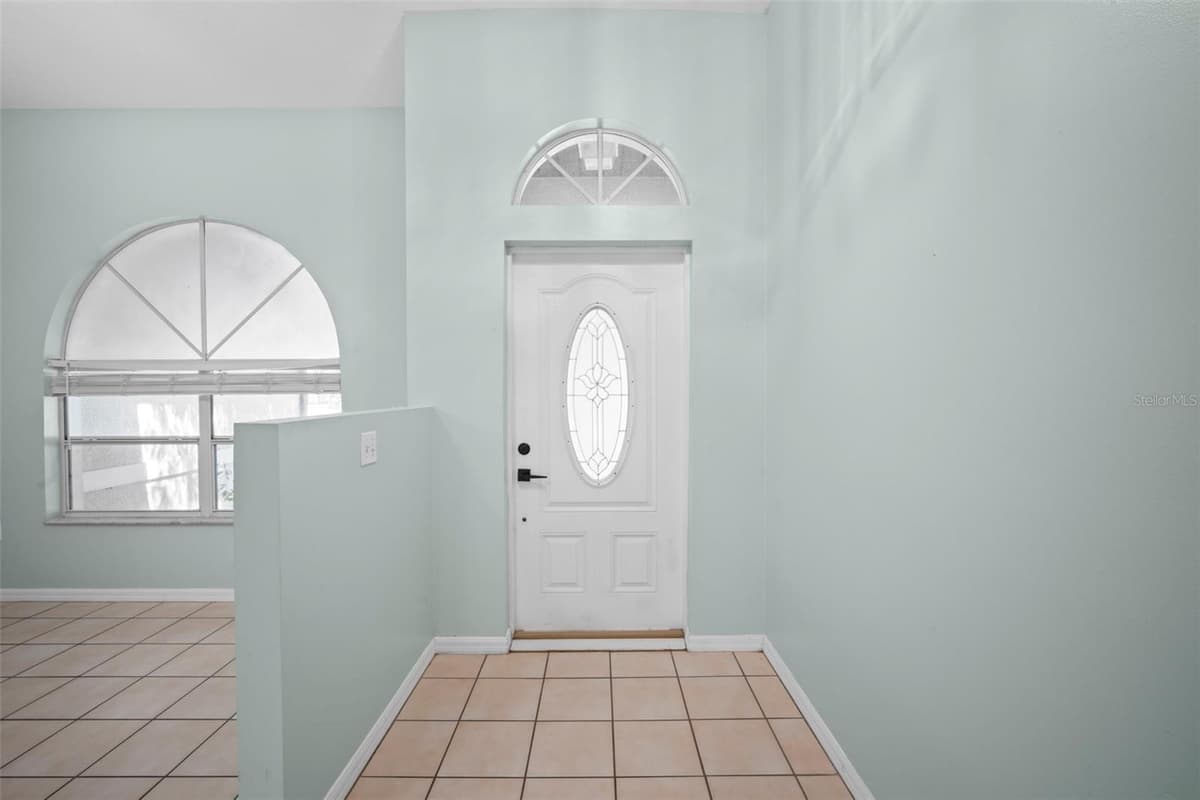 1724 BARKER STREET — photo 3 of 36