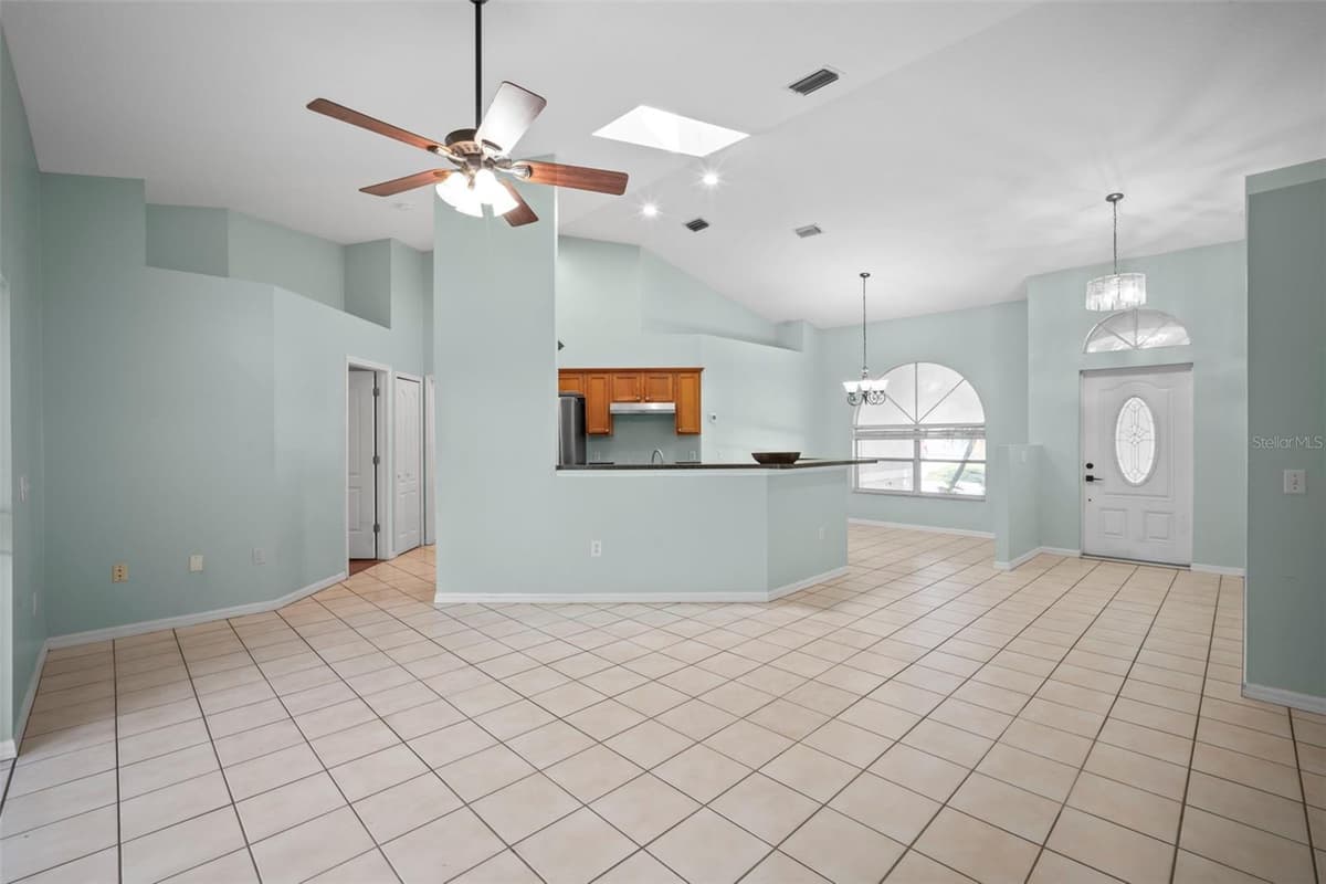 1724 BARKER STREET — photo 12 of 36