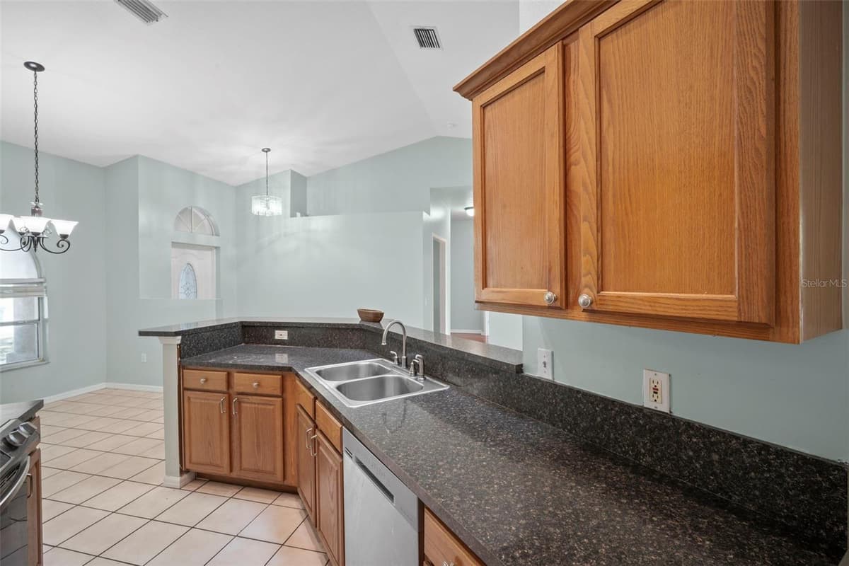 1724 BARKER STREET — photo 11 of 36
