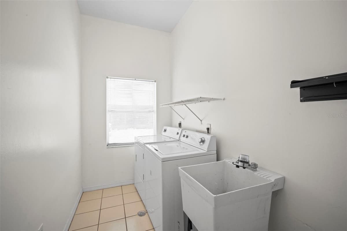 1724 BARKER STREET — photo 32 of 36