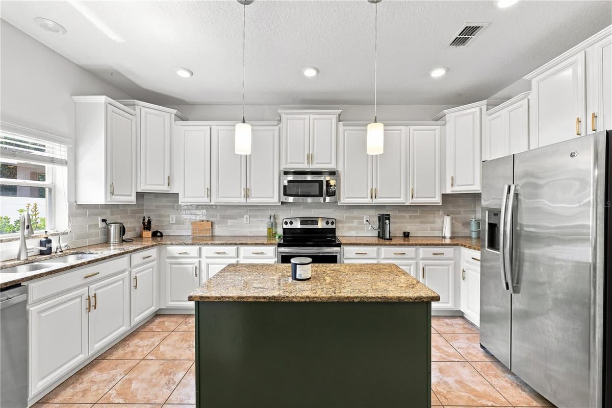 16613 MYRTLE SAND DRIVE — photo 10 of 47
