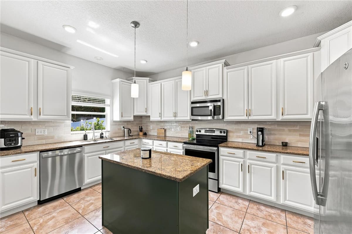 16613 MYRTLE SAND DRIVE — photo 11 of 47