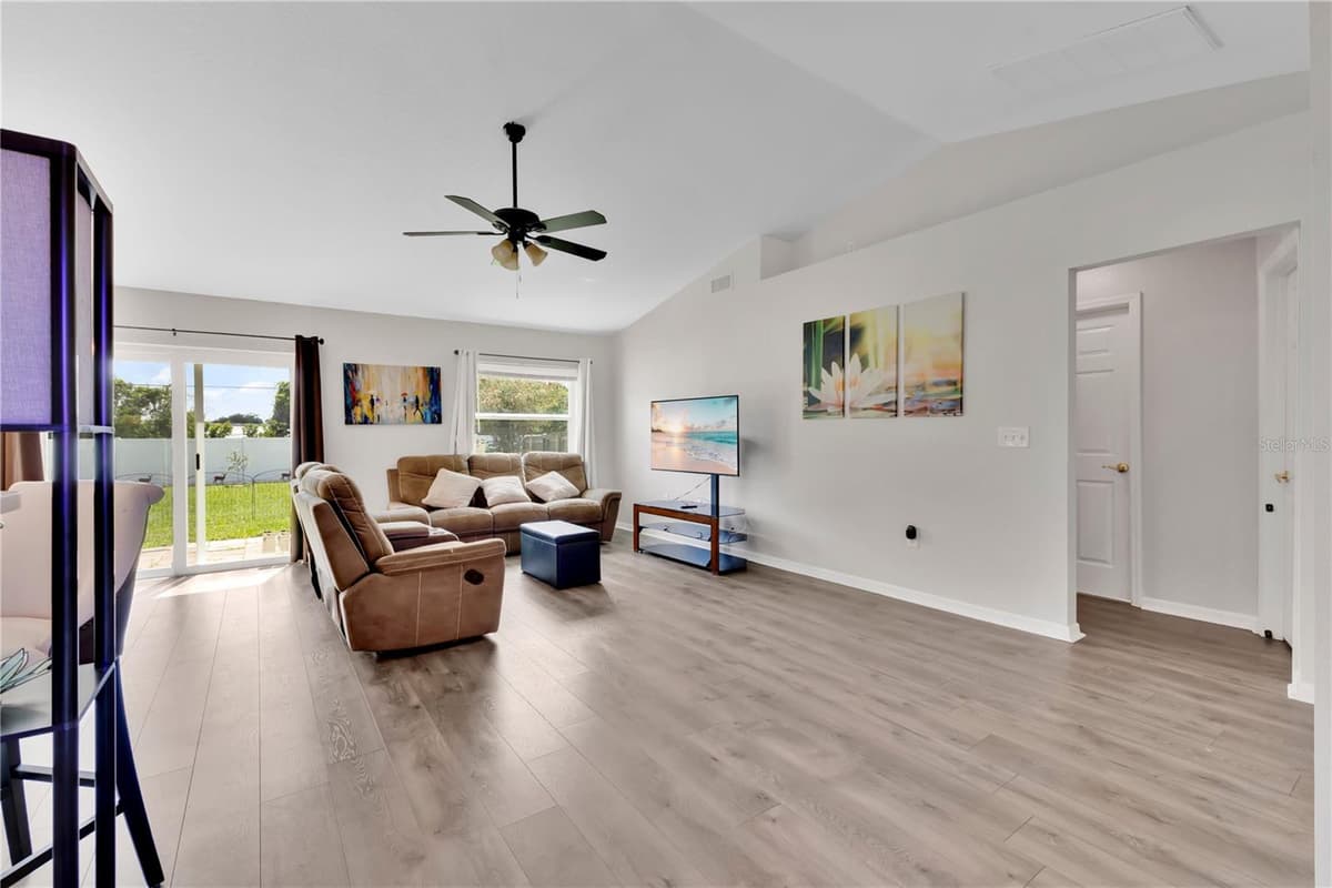 6315 HAMPTON POINTE CIRCLE — photo 8 of 41
