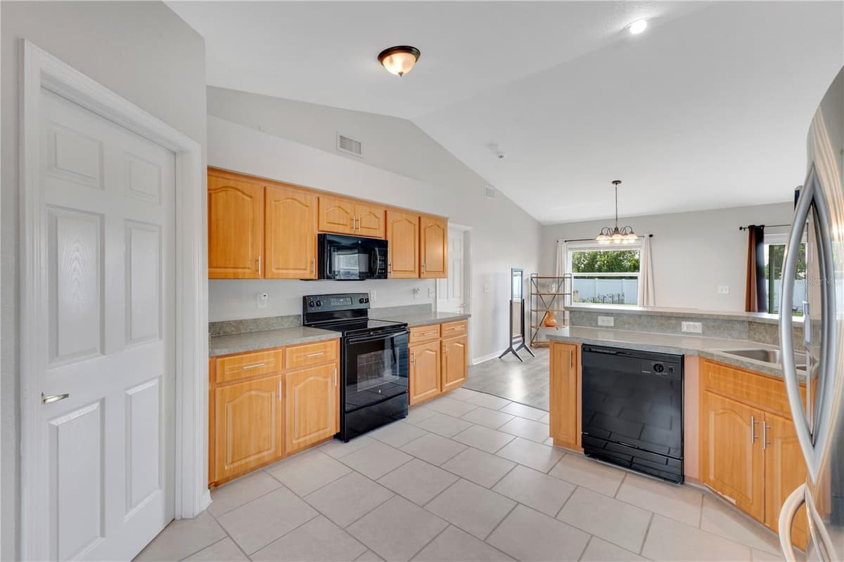 6315 HAMPTON POINTE CIRCLE — photo 12 of 41