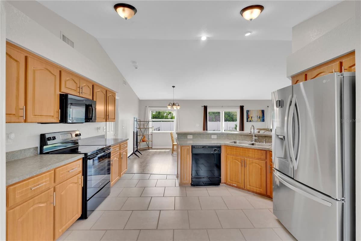 6315 HAMPTON POINTE CIRCLE — photo 4 of 41
