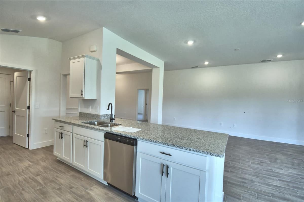 4964 TENNESSEE LAKE DRIVE — photo 10 of 57
