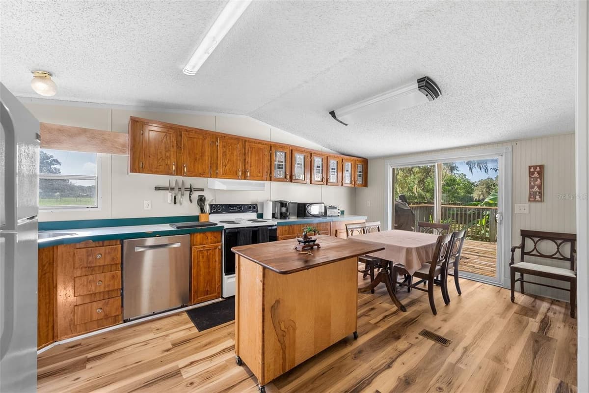 360 30TH AVENUE — photo 9 of 34