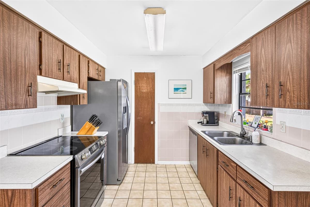 2530 NORDMAN AVENUE — photo 16 of 48
