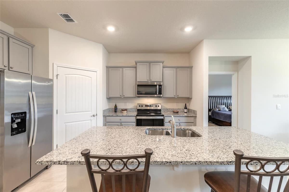 1413 SYLES DRIVE — photo 3 of 40