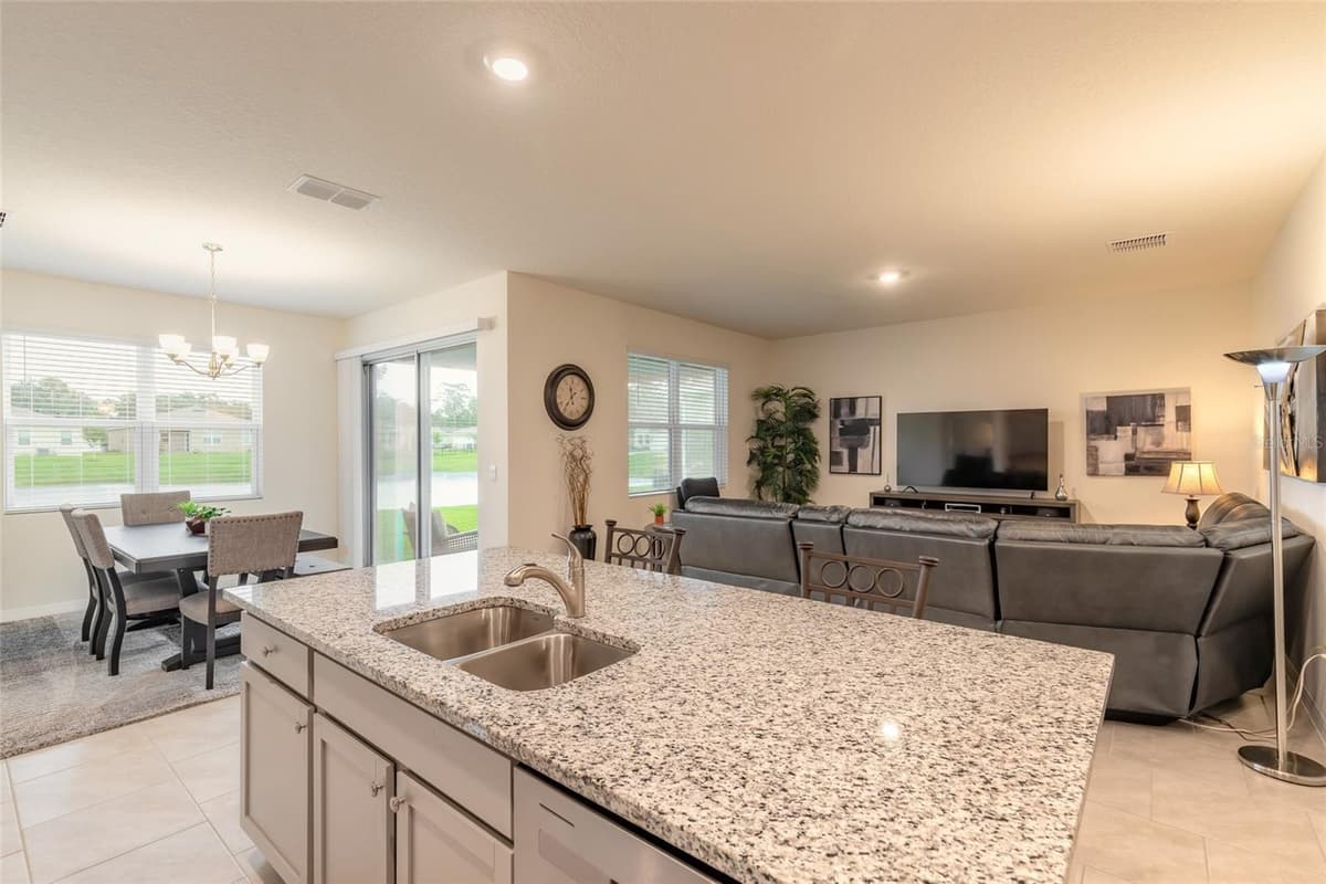 1413 SYLES DRIVE — photo 5 of 40