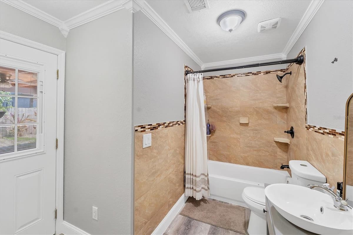 513 25TH AVENUE — photo 15 of 25