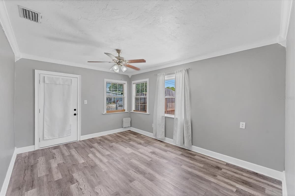 513 25TH AVENUE — photo 8 of 25
