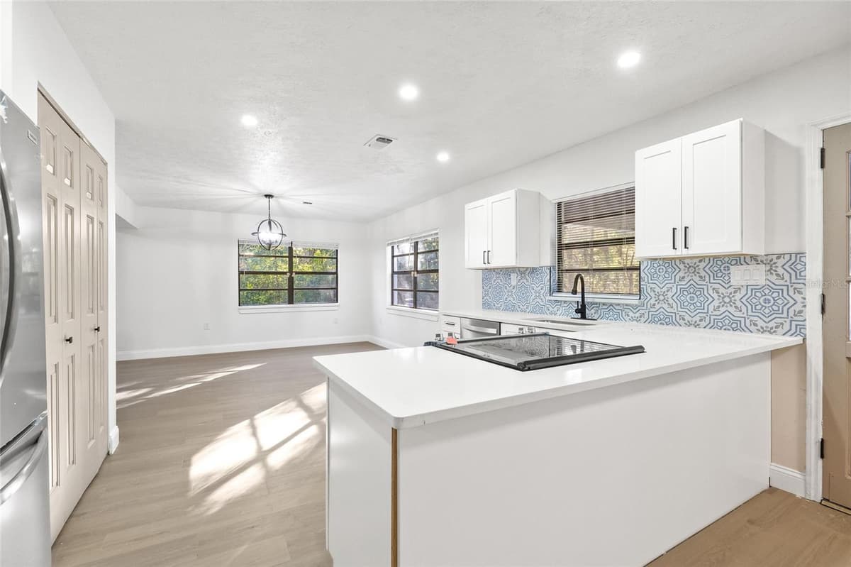 8057 SHAW ROAD — photo 4 of 41