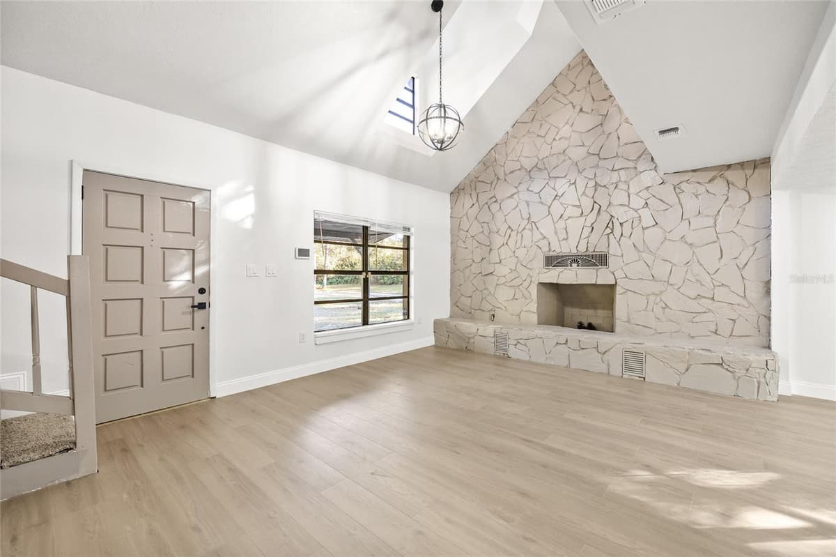 8057 SHAW ROAD — photo 10 of 41