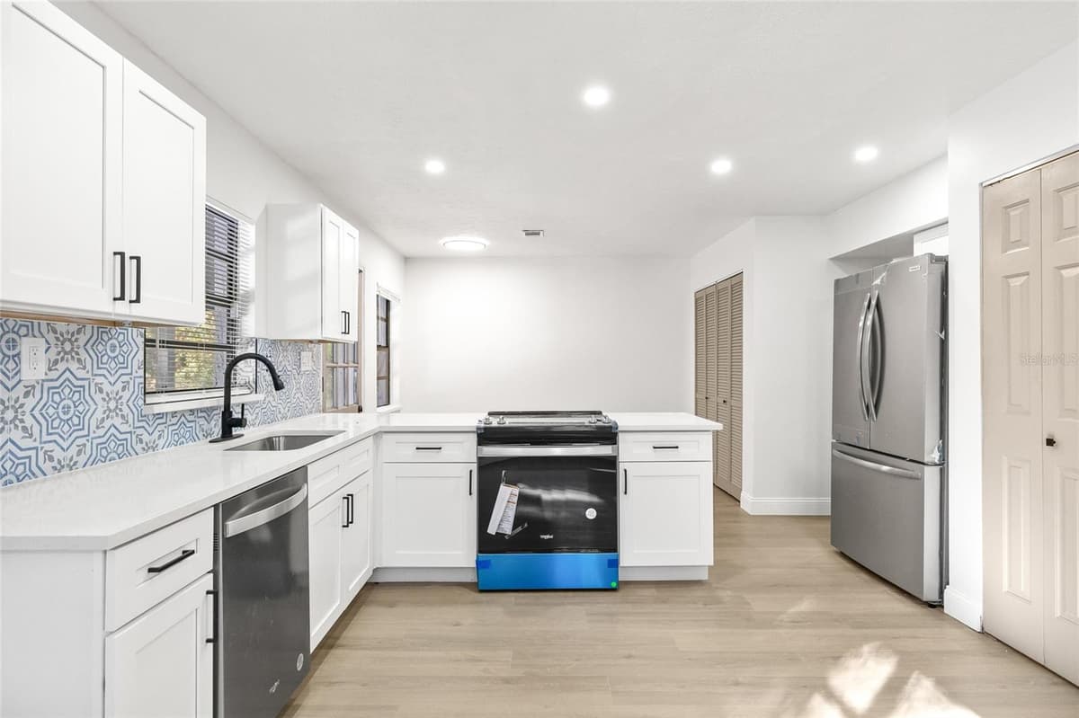 8057 SHAW ROAD — photo 8 of 41