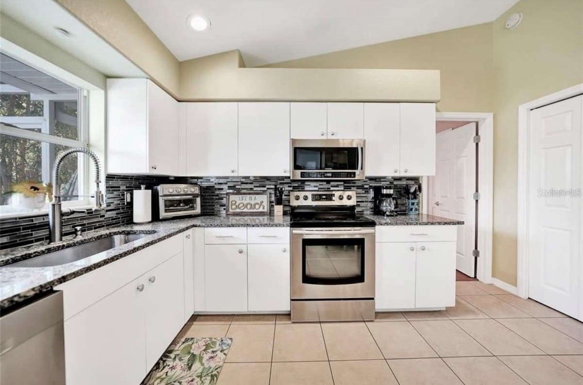 4040 CRANBERRY BOULEVARD — photo 14 of 43