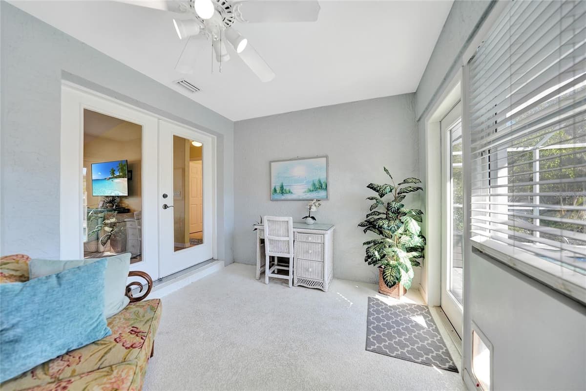 4040 CRANBERRY BOULEVARD — photo 29 of 43